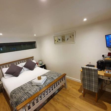 Annex In Chippenham With Parking And Wifi Villa Exteriör bild