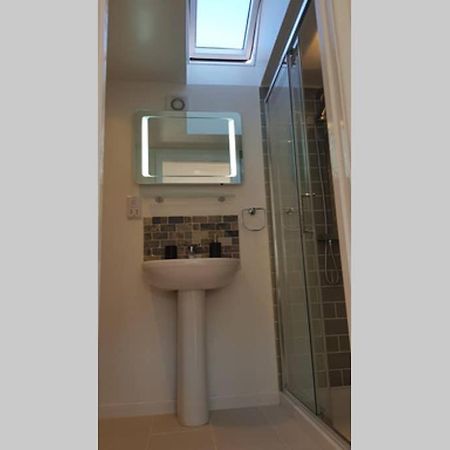 Annex In Chippenham With Parking And Wifi Villa Exteriör bild