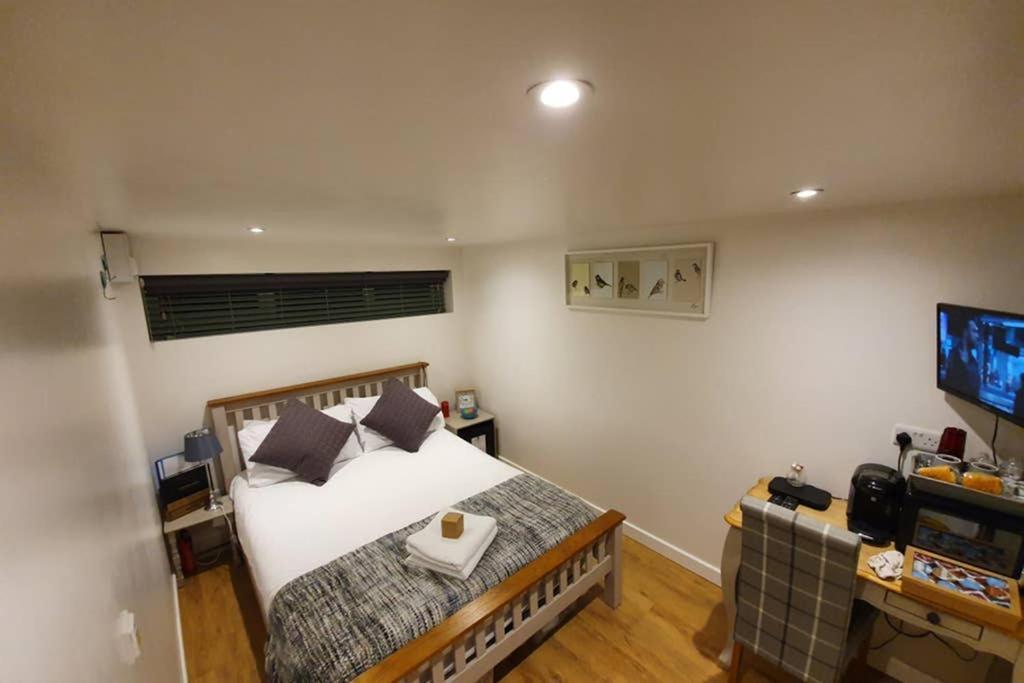 Annex In Chippenham With Parking And Wifi Villa Exteriör bild
